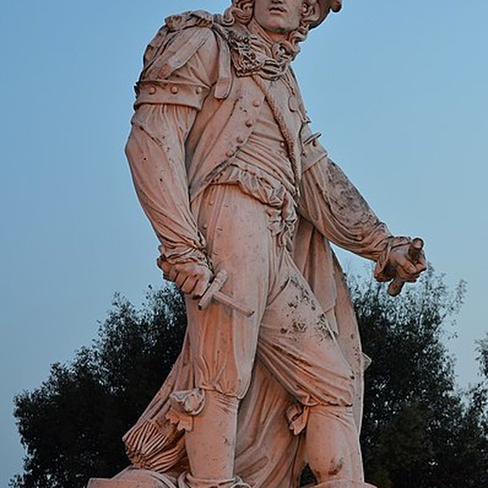 Photo de Statue du maréchal de Tourville à Tourville-sur-Sienne