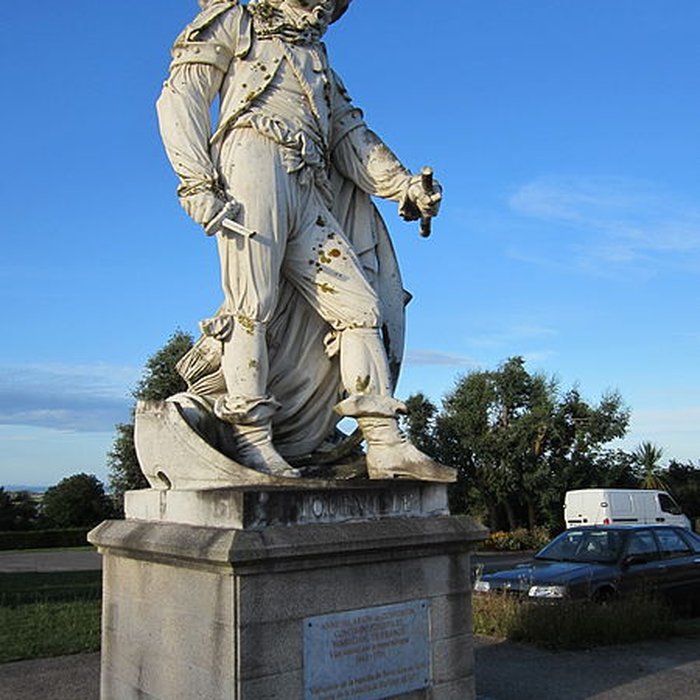 Photo de Statue du maréchal de Tourville à Tourville-sur-Sienne