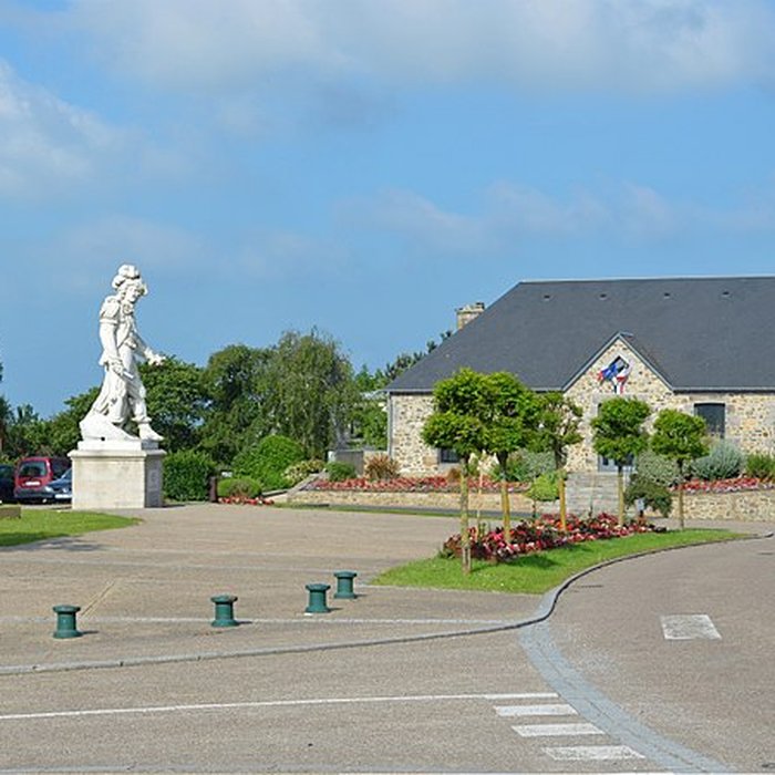 Photo de Statue du maréchal de Tourville à Tourville-sur-Sienne