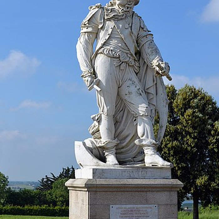 Photo de Statue du maréchal de Tourville à Tourville-sur-Sienne