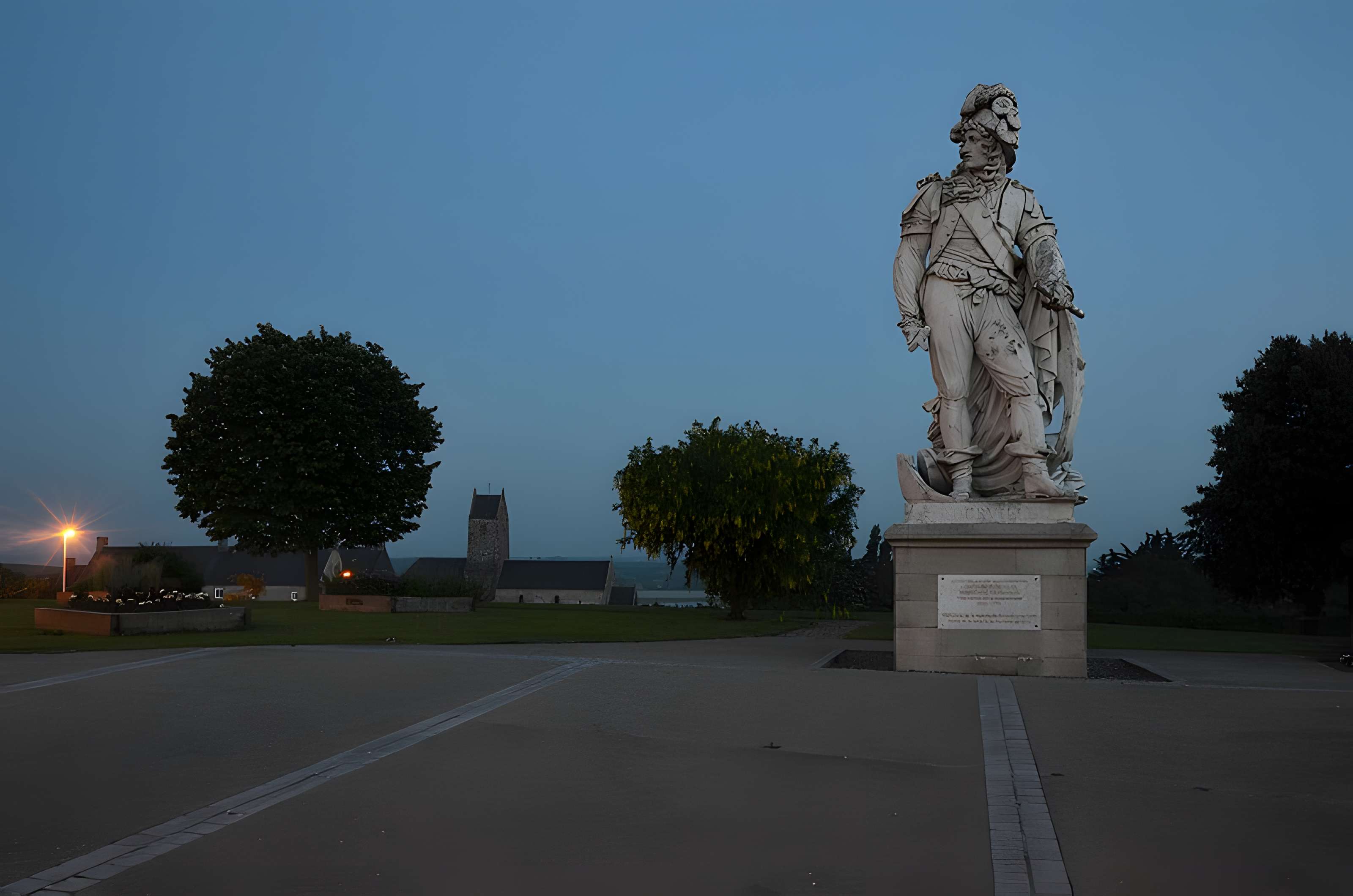 Statue du maréchal de Tourville à Tourville-sur-Sienne