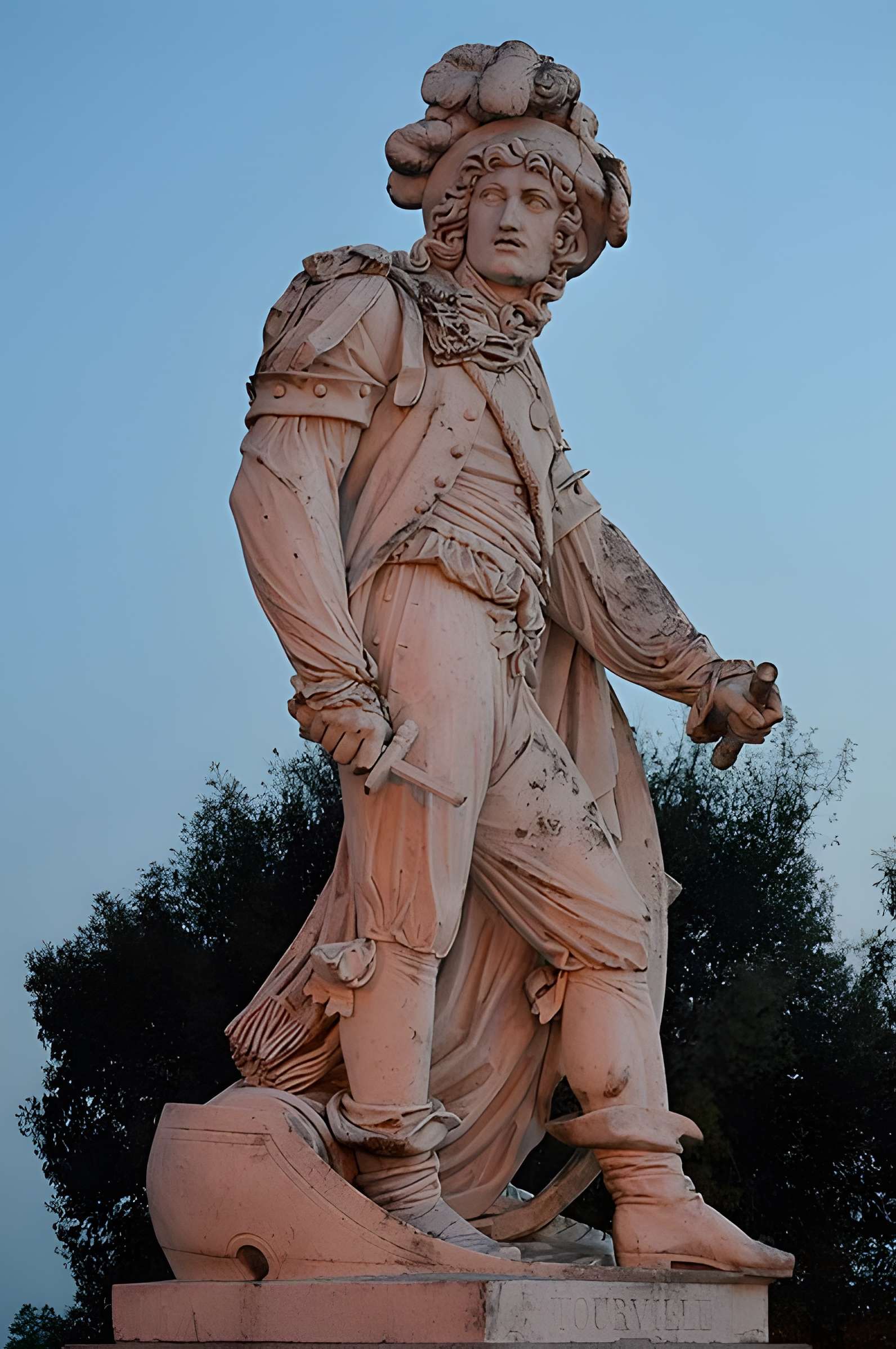 Statue du maréchal de Tourville à Tourville-sur-Sienne