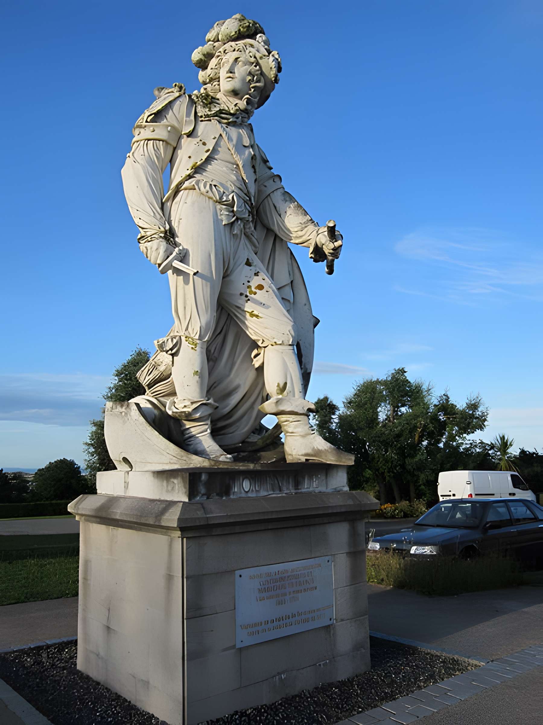 Statue du maréchal de Tourville à Tourville-sur-Sienne