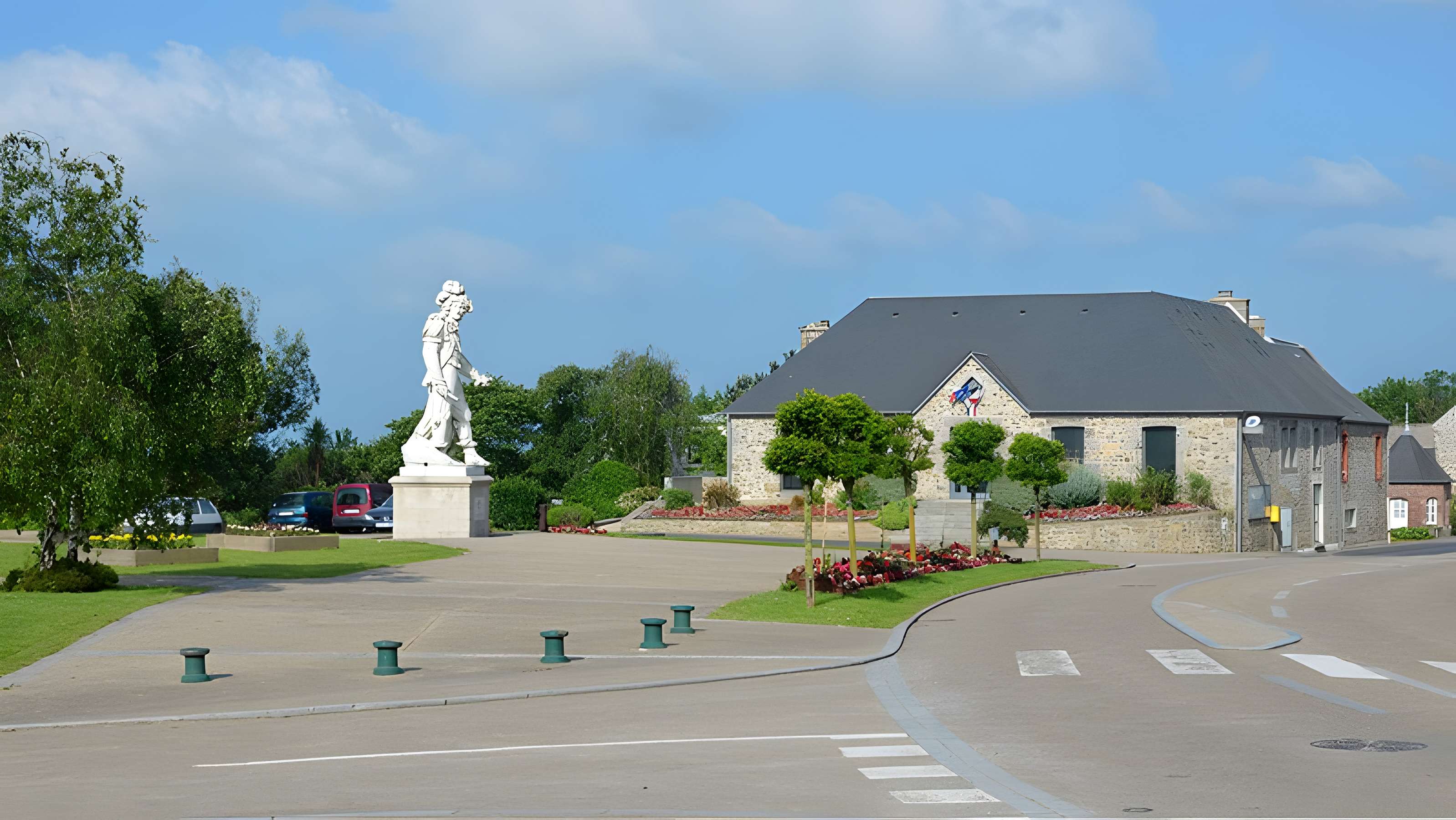Statue du maréchal de Tourville à Tourville-sur-Sienne