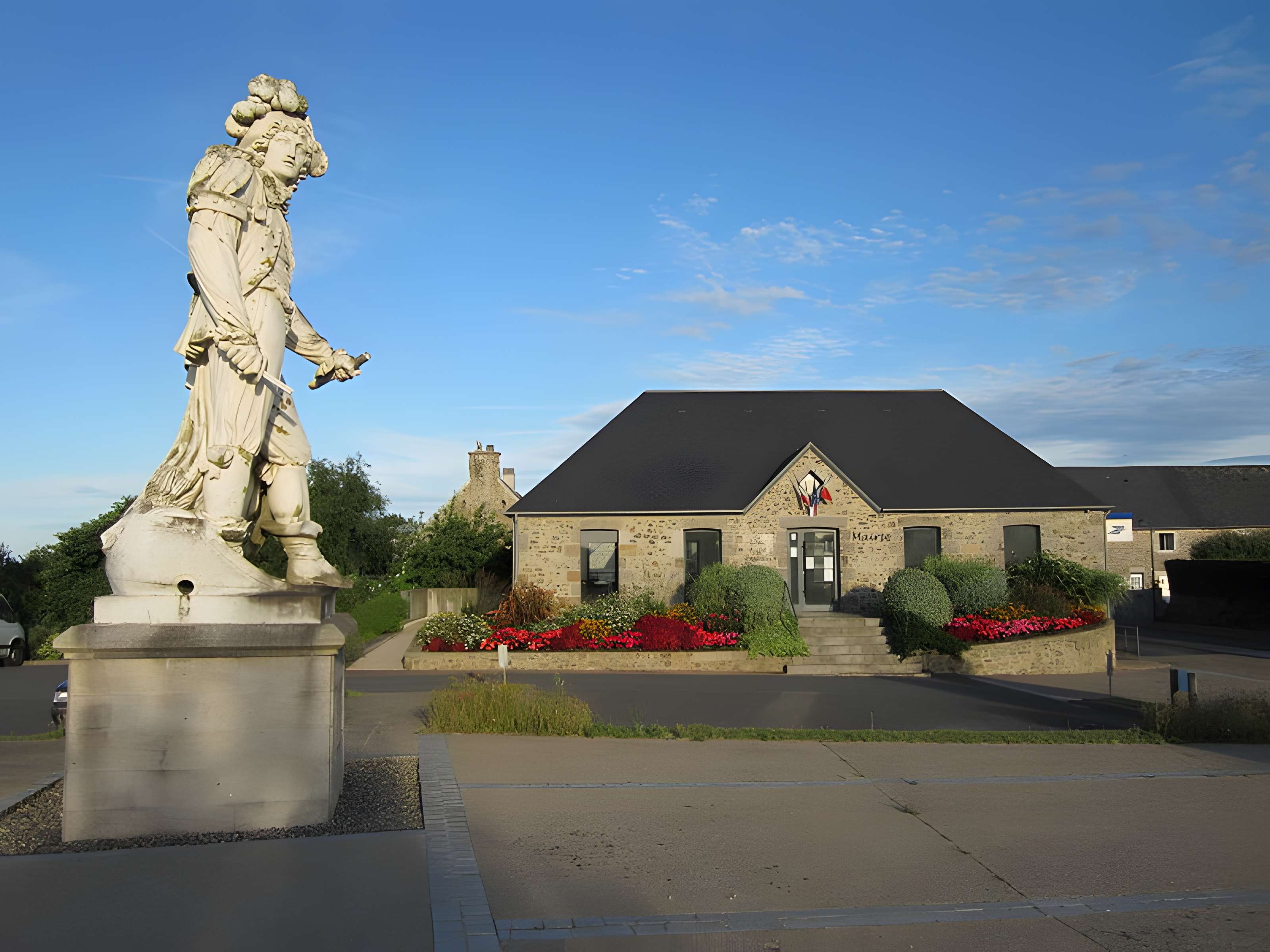 Statue du maréchal de Tourville à Tourville-sur-Sienne