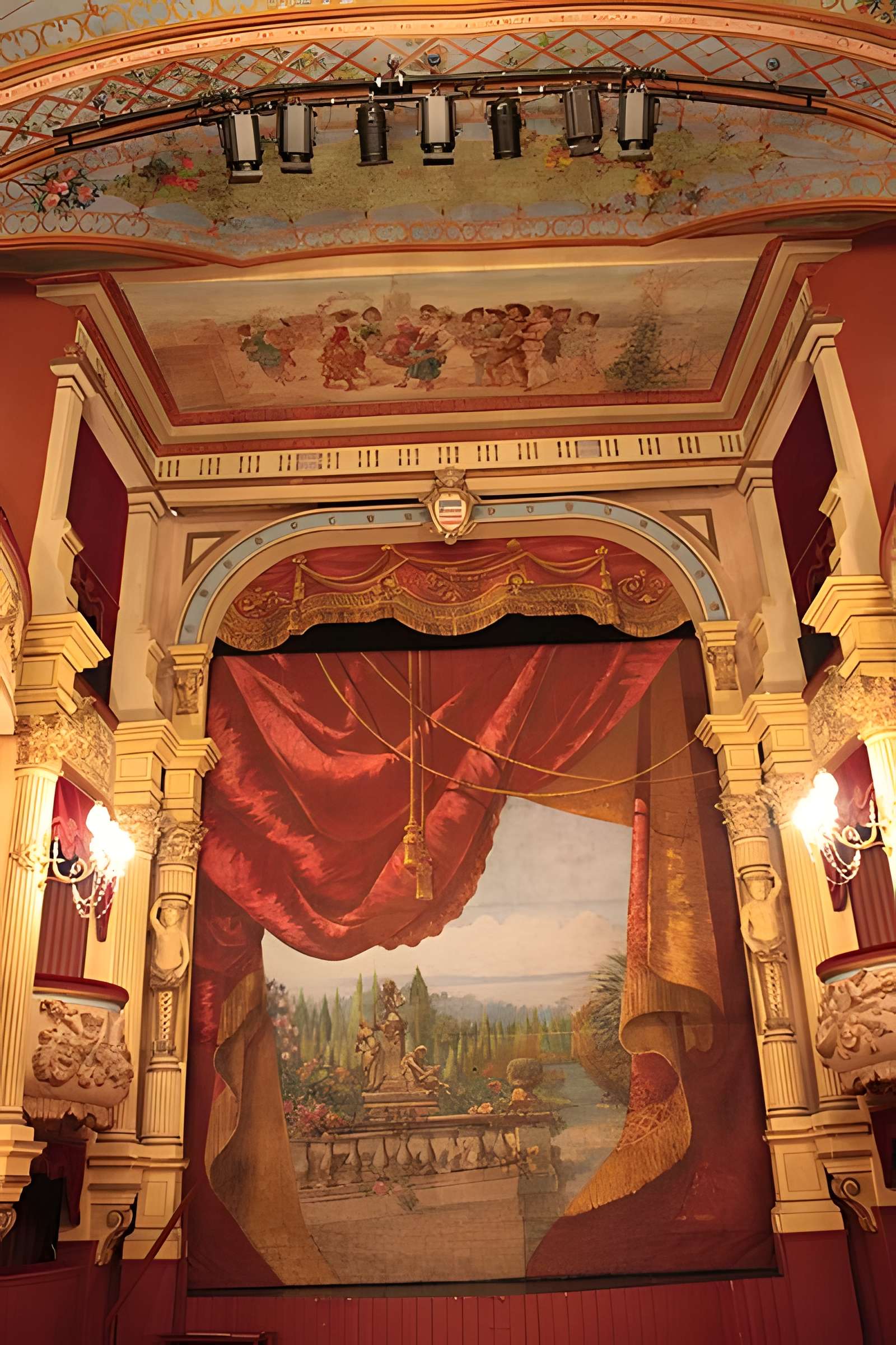 Théâtre, ancienne église des Pénitents Noirs