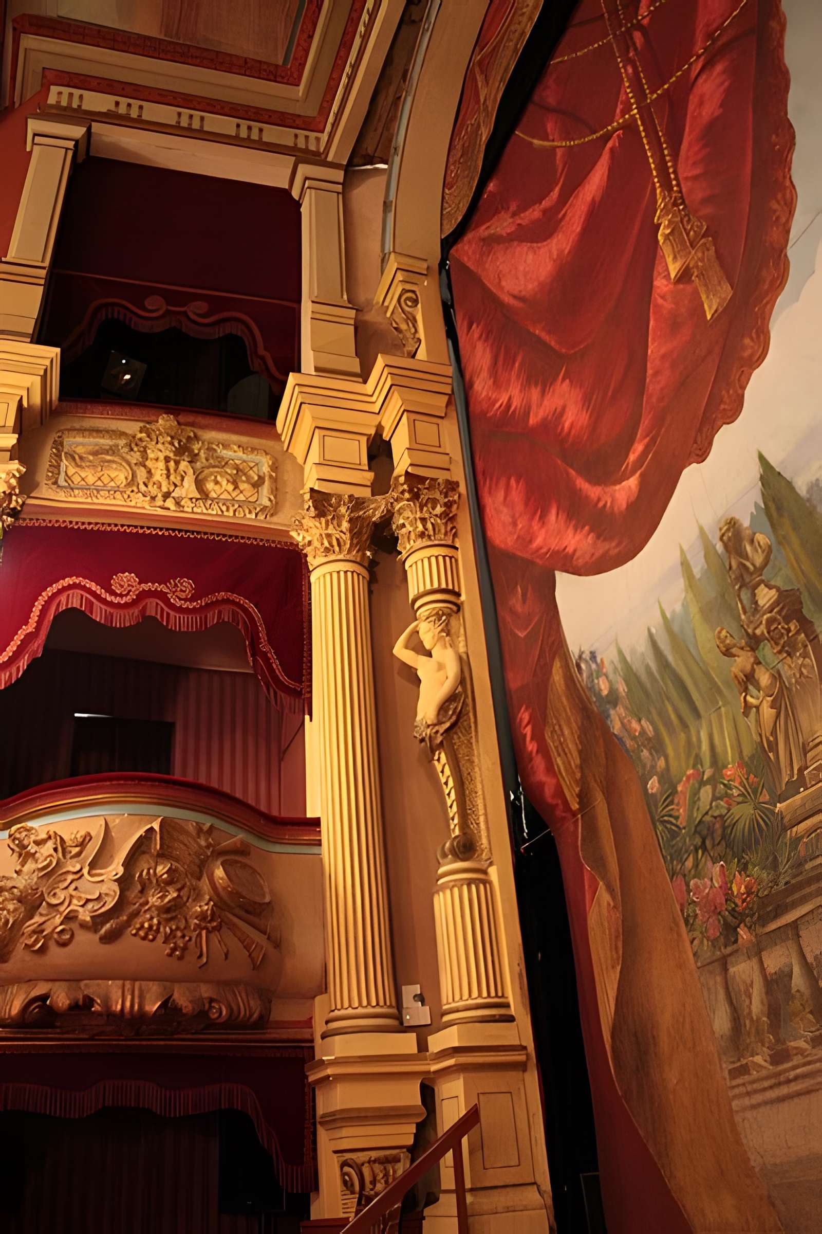 Théâtre, ancienne église des Pénitents Noirs