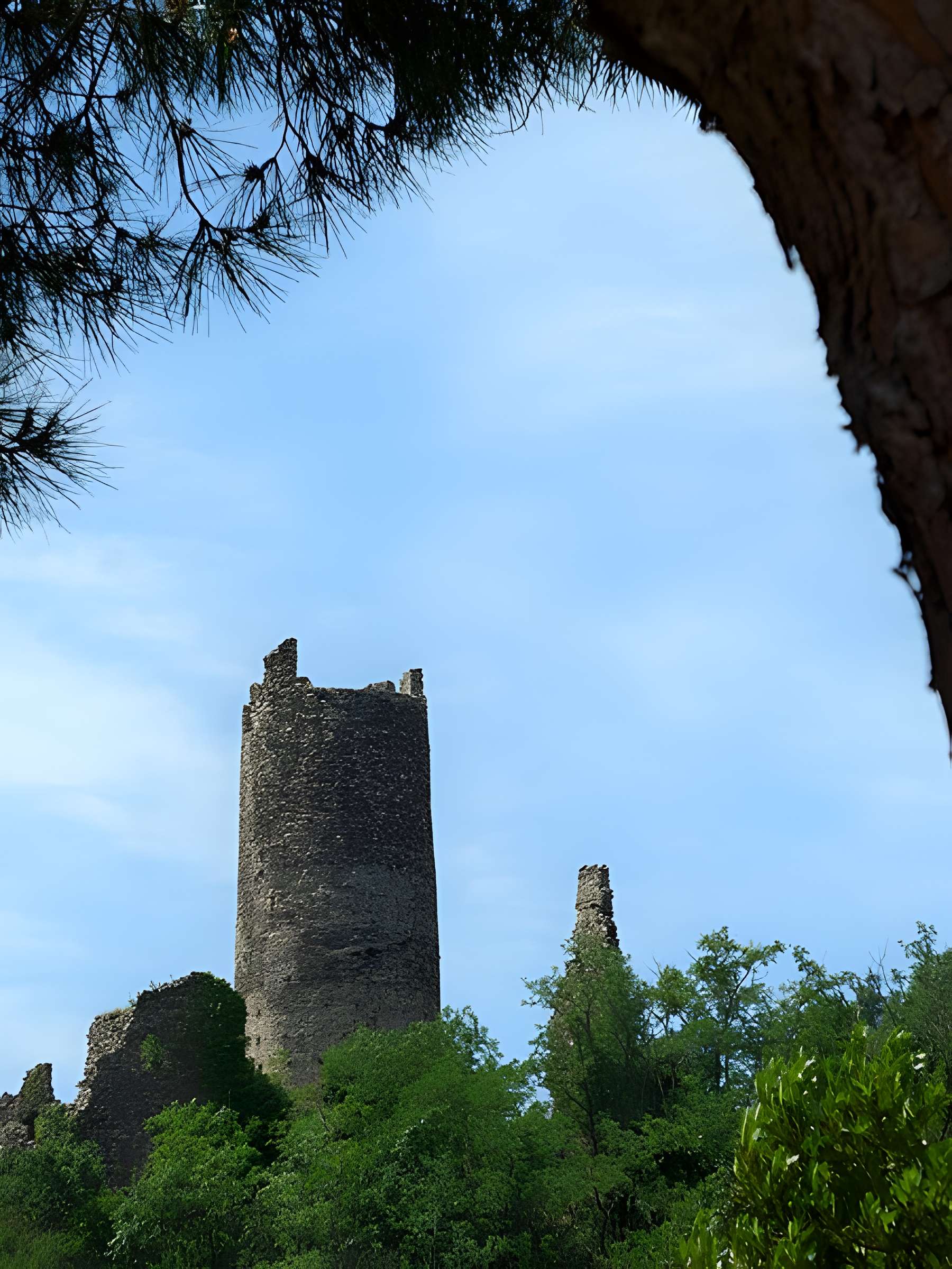 Tour blanche d'Arras-sur-Rhône