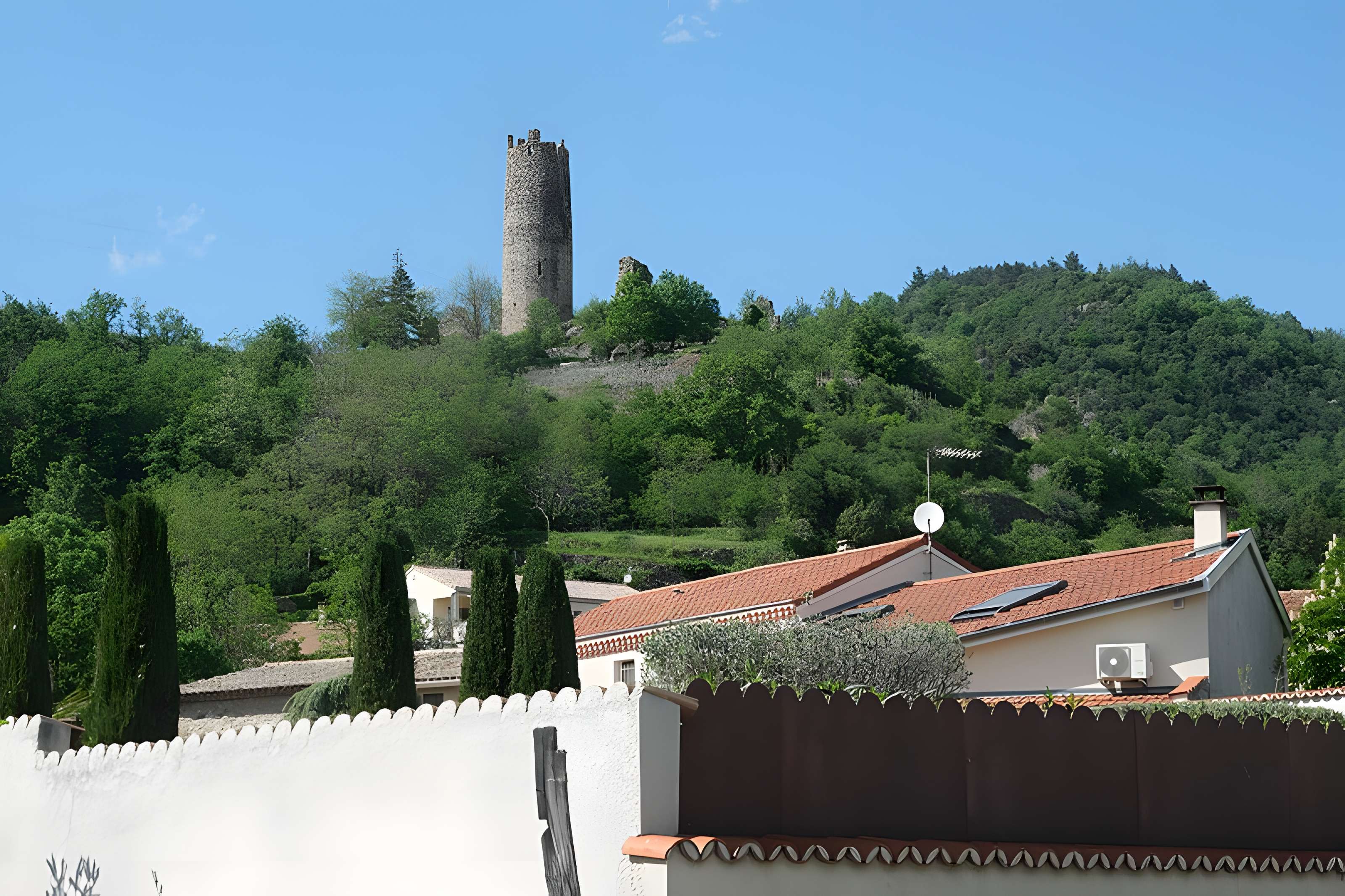 Tour blanche d'Arras-sur-Rhône