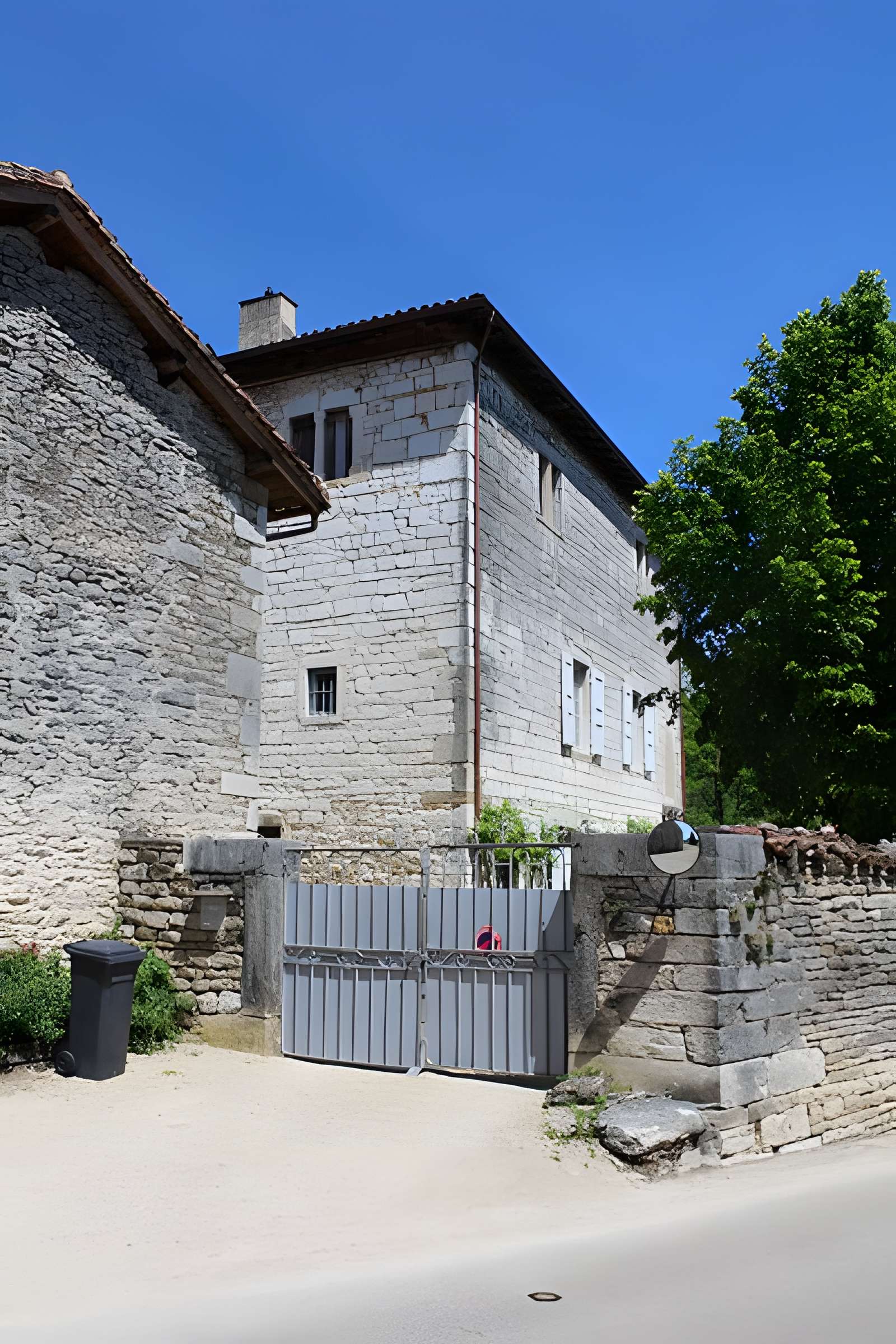 Tour de Deaul à Revonnas