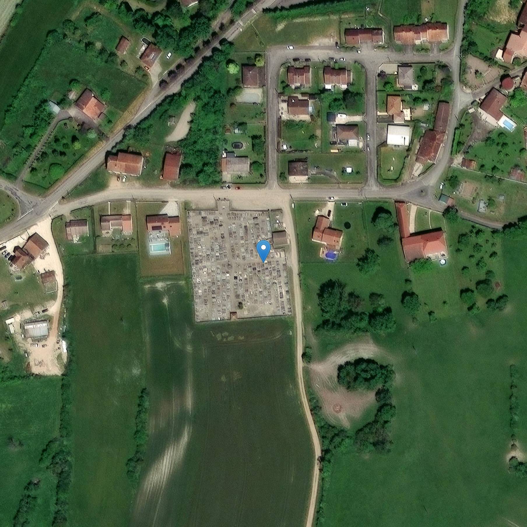 Photo de パッサバン・ラ・ロシェレの町の入り口の塔