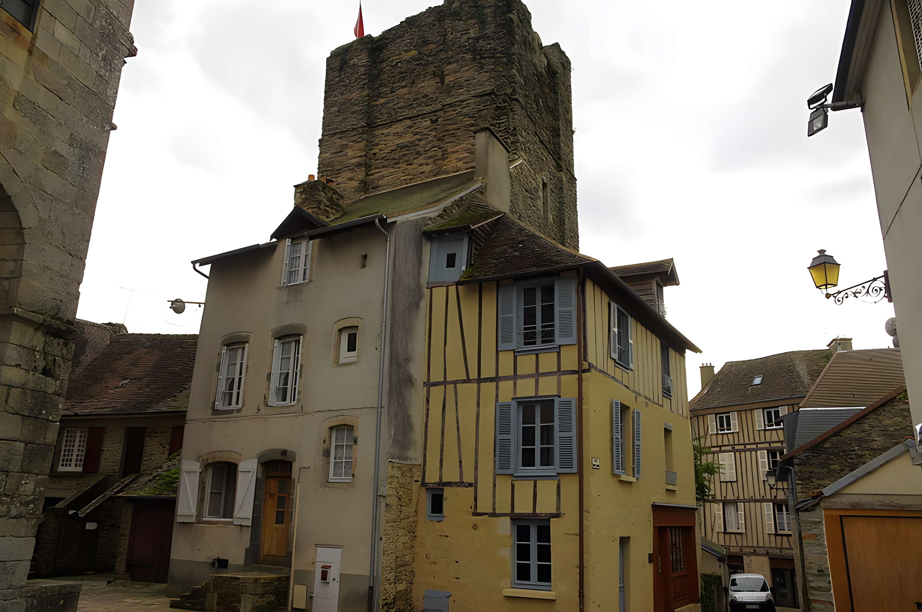 Tour du Plô de Saint-Yrieix-la-Perche
