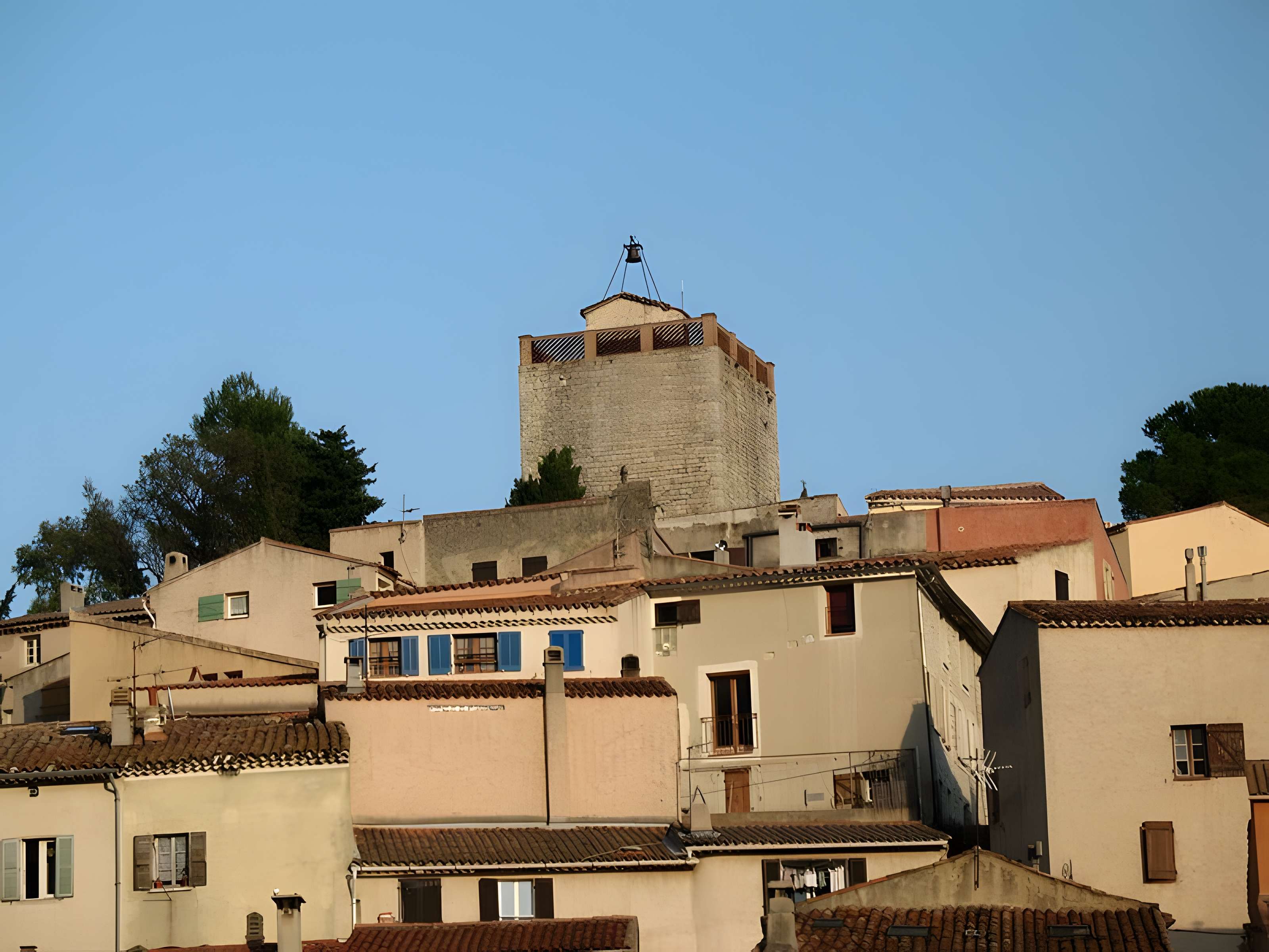 Tour du village du Revest-les-Eaux 