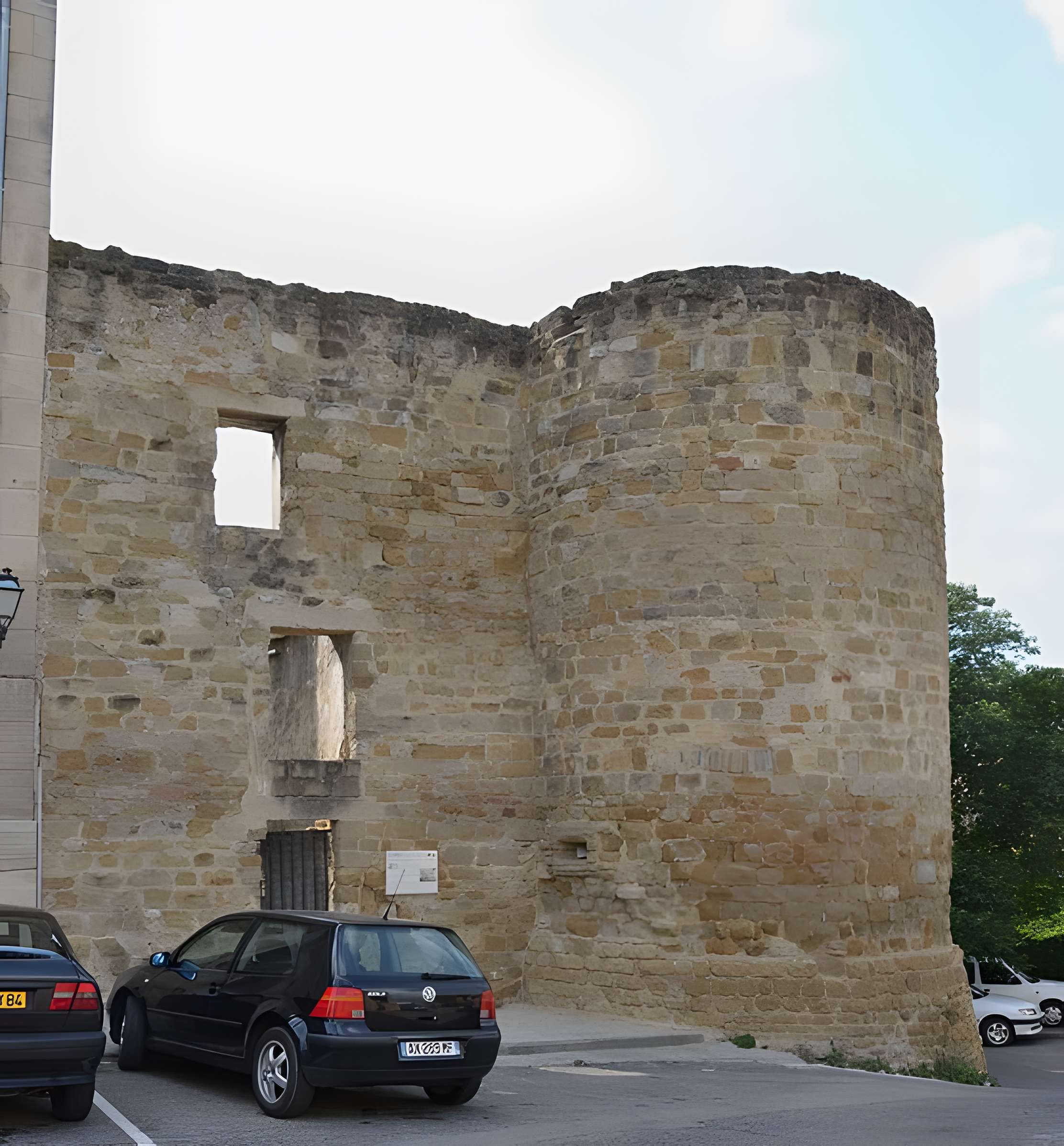 Tour et Remparts de Sarrians