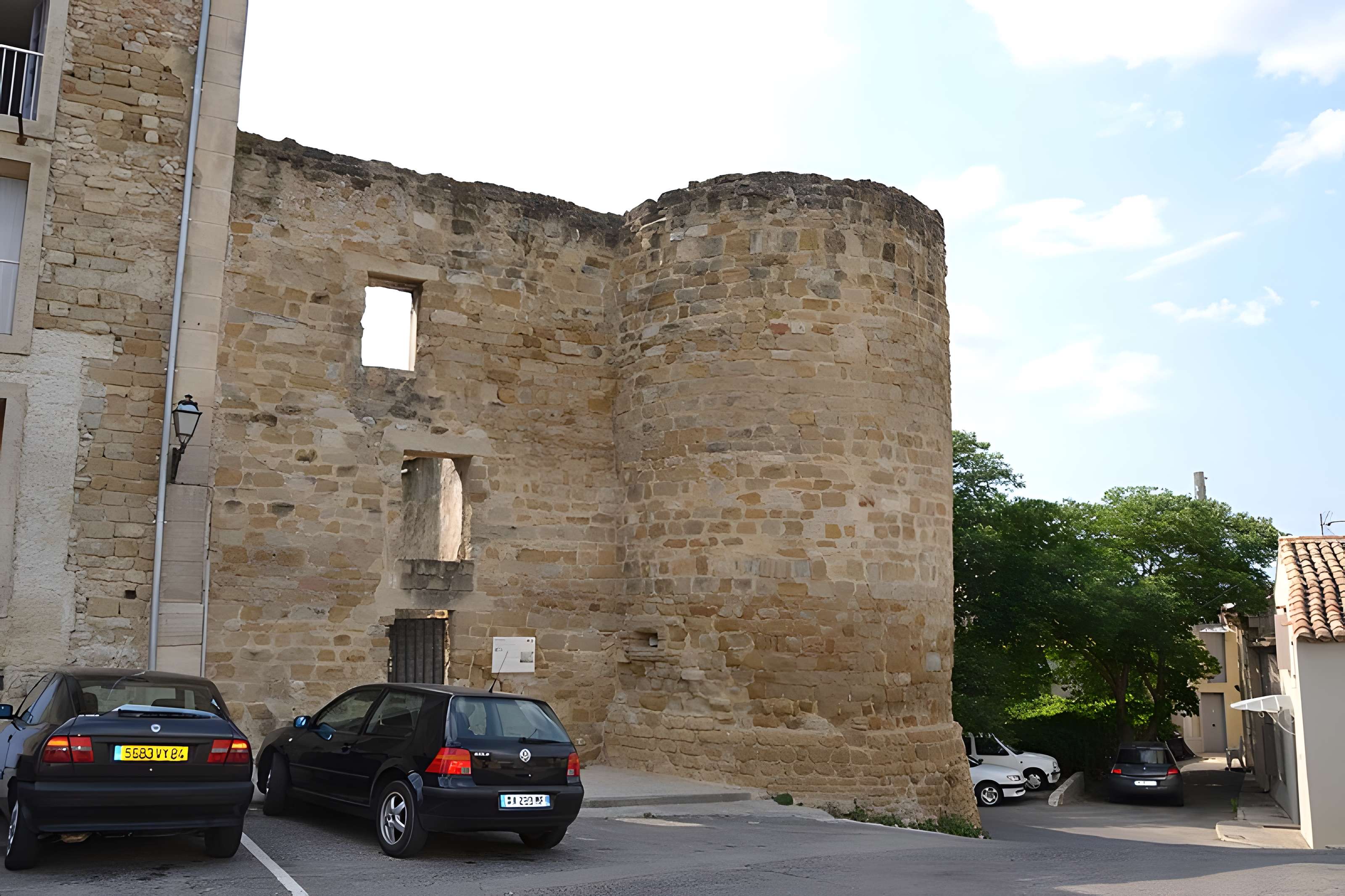 Tour et Remparts de Sarrians