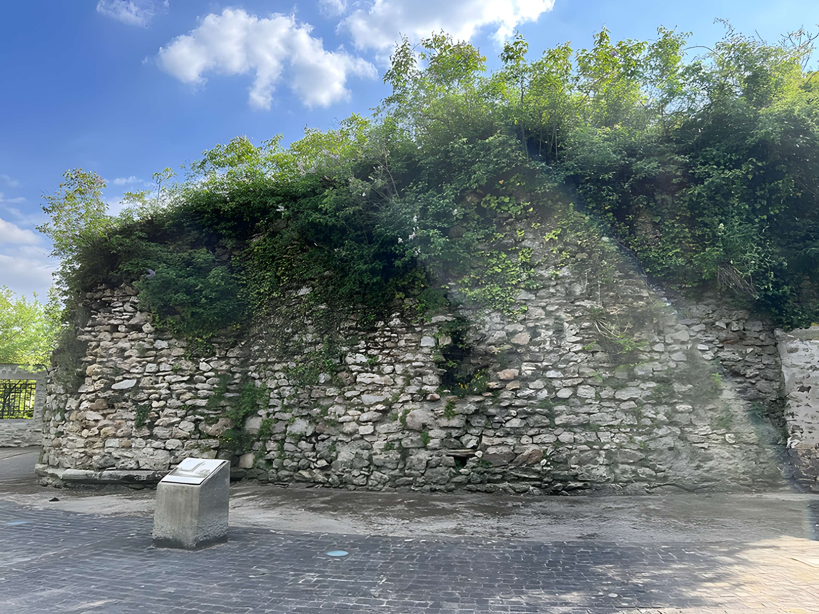 Tour médiévale de La Queue-en-Brie