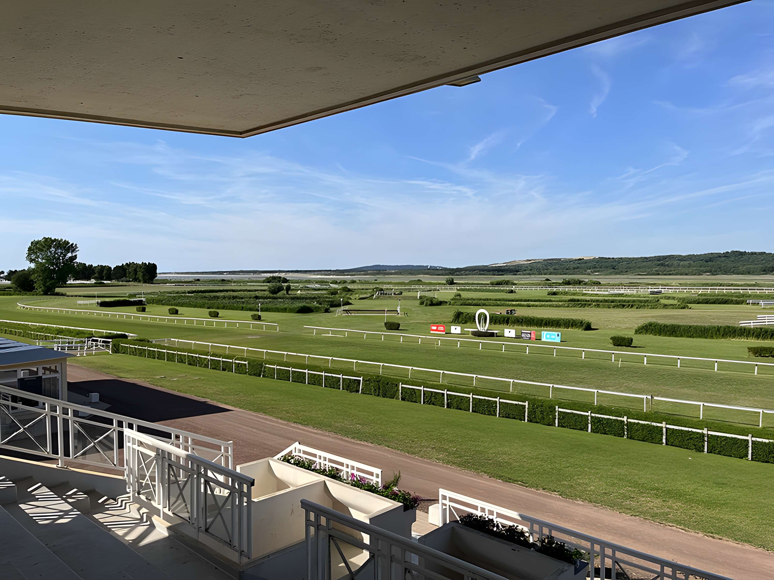 Tribunes de l'hippodrome de la Canche au Touquet-Paris-Plage