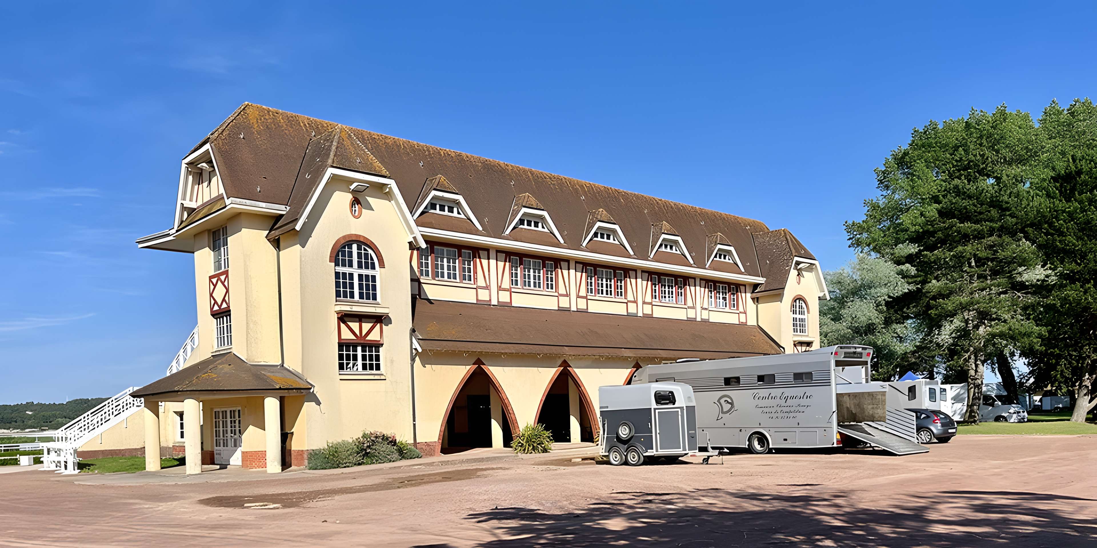 Tribunes de l'hippodrome de la Canche au Touquet-Paris-Plage