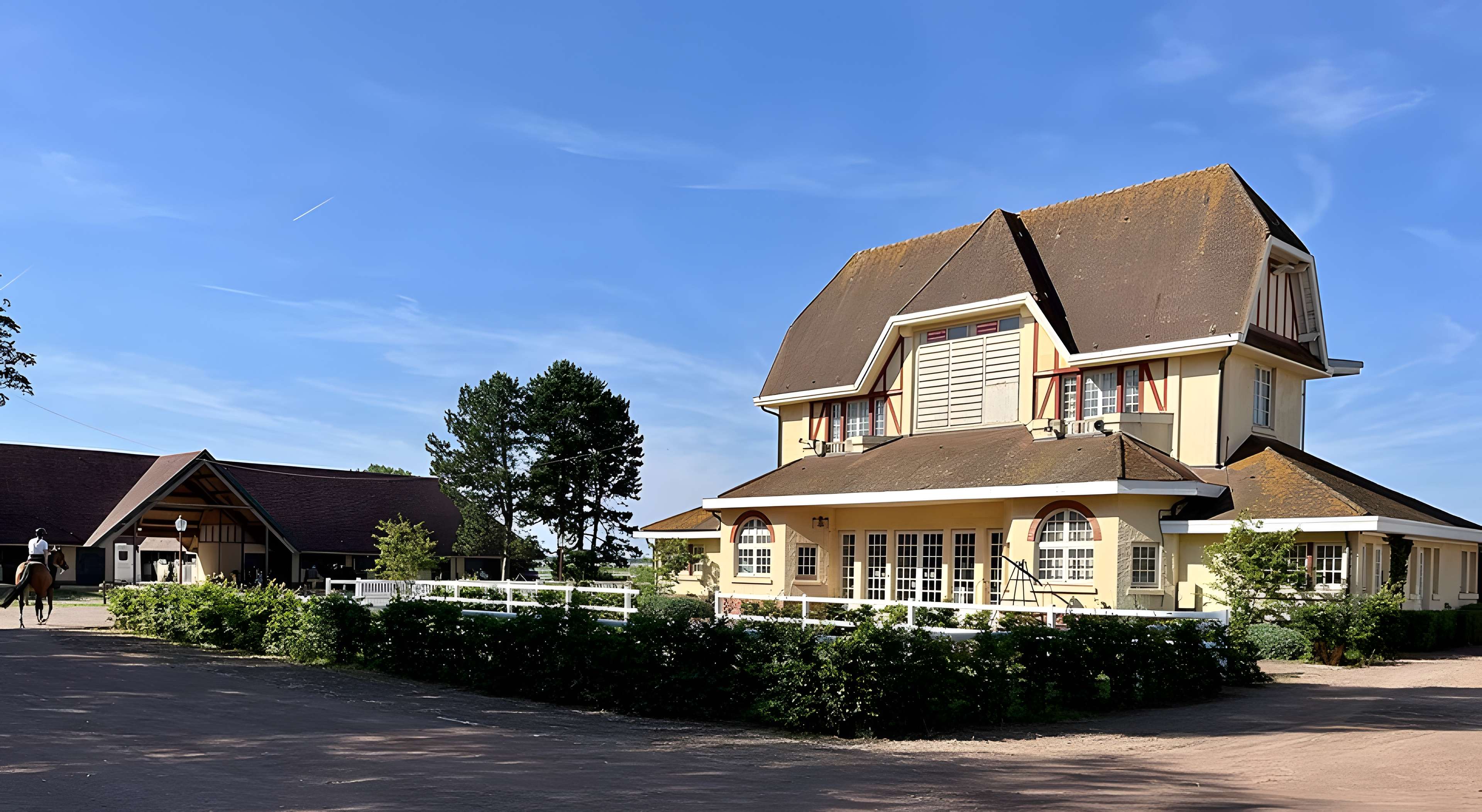 Tribunes de l'hippodrome de la Canche au Touquet-Paris-Plage