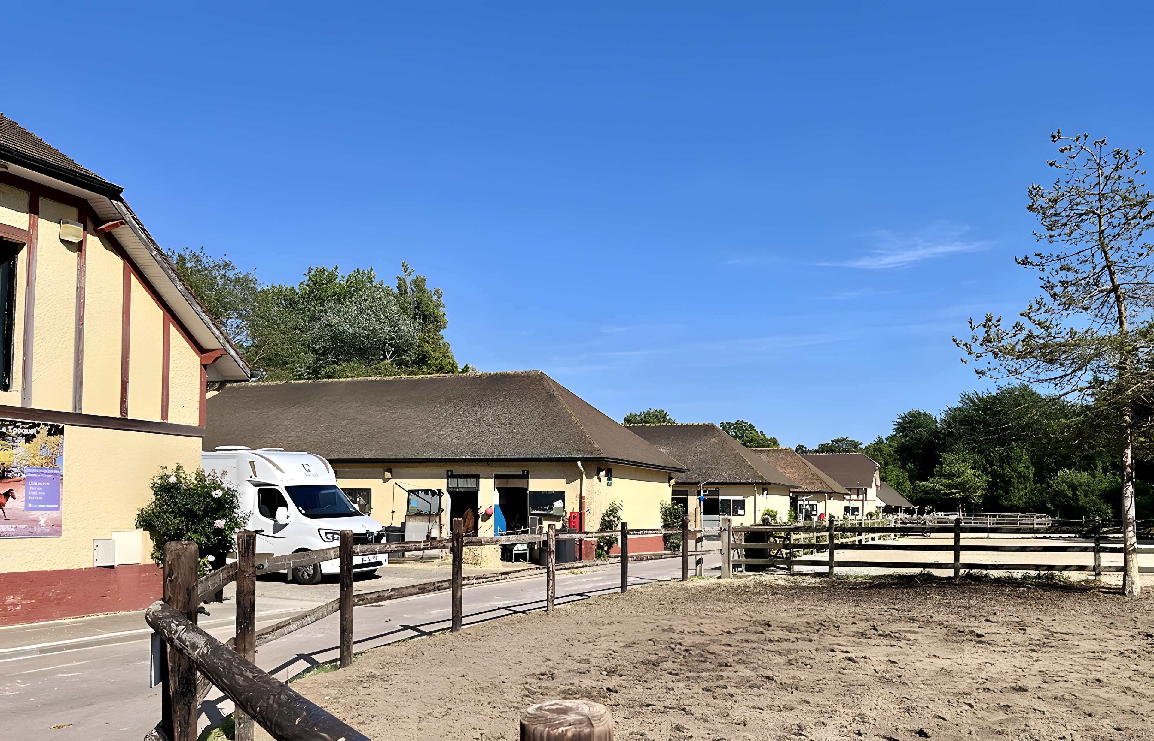 Tribunes de l'hippodrome de la Canche au Touquet-Paris-Plage