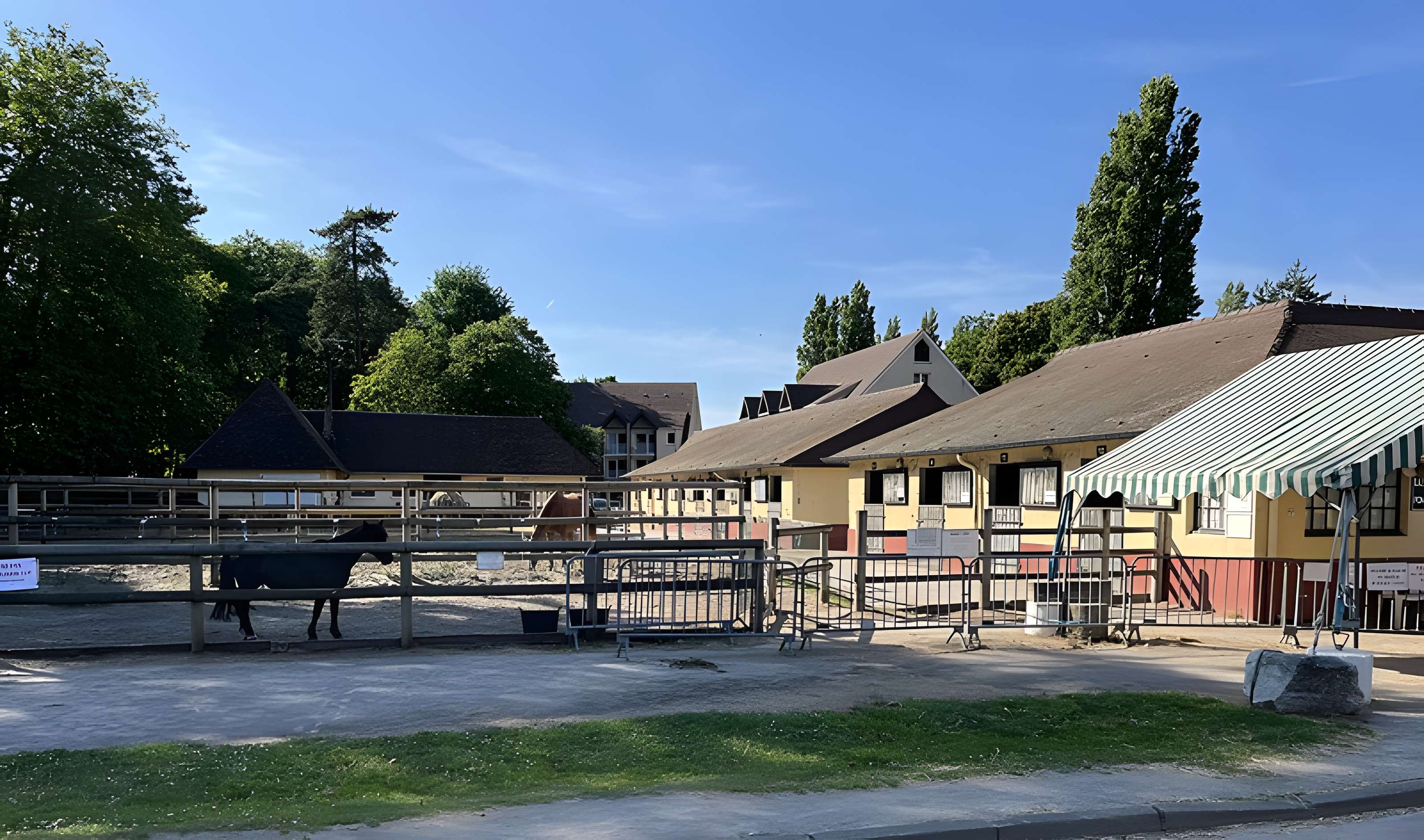 Tribunes de l'hippodrome de la Canche au Touquet-Paris-Plage