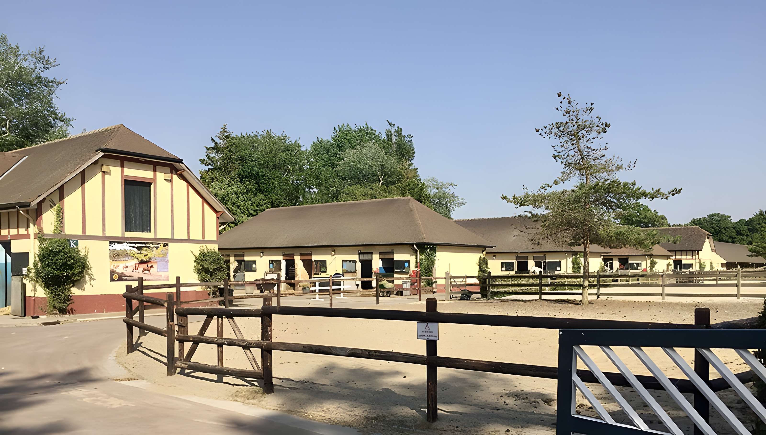 Tribunes de l'hippodrome de la Canche au Touquet-Paris-Plage
