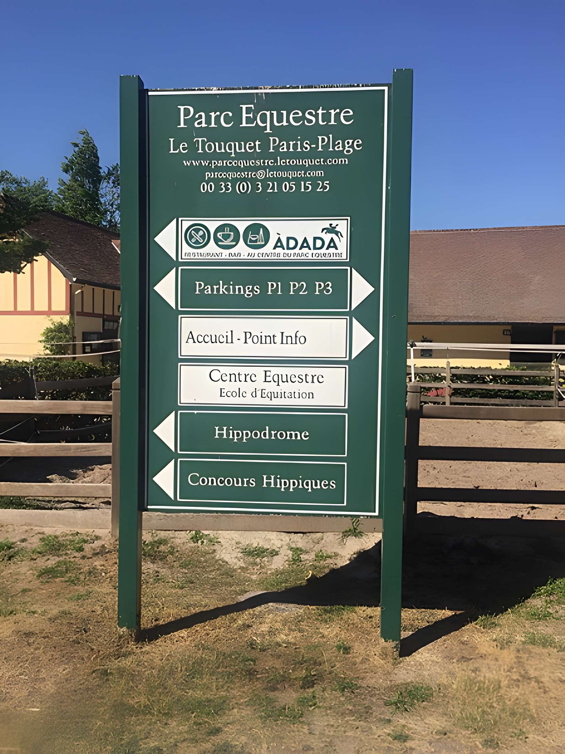 Tribunes de l'hippodrome de la Canche au Touquet-Paris-Plage
