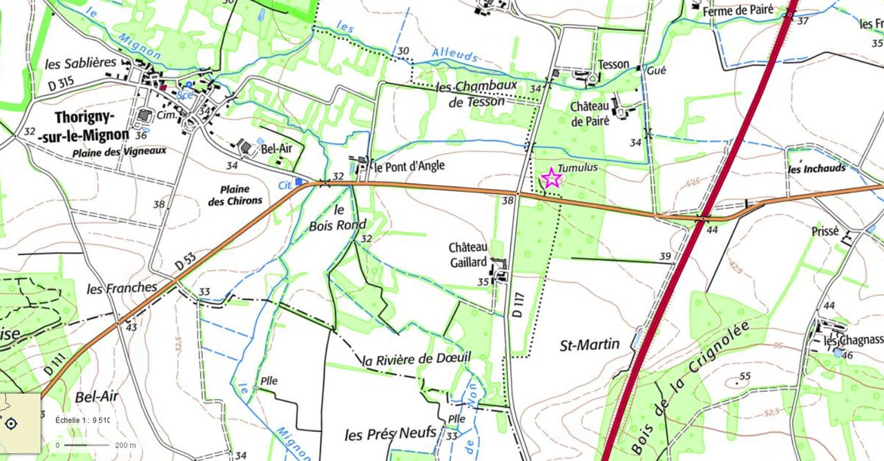 Tumulus de Pairé à Prissé-la-Charrière