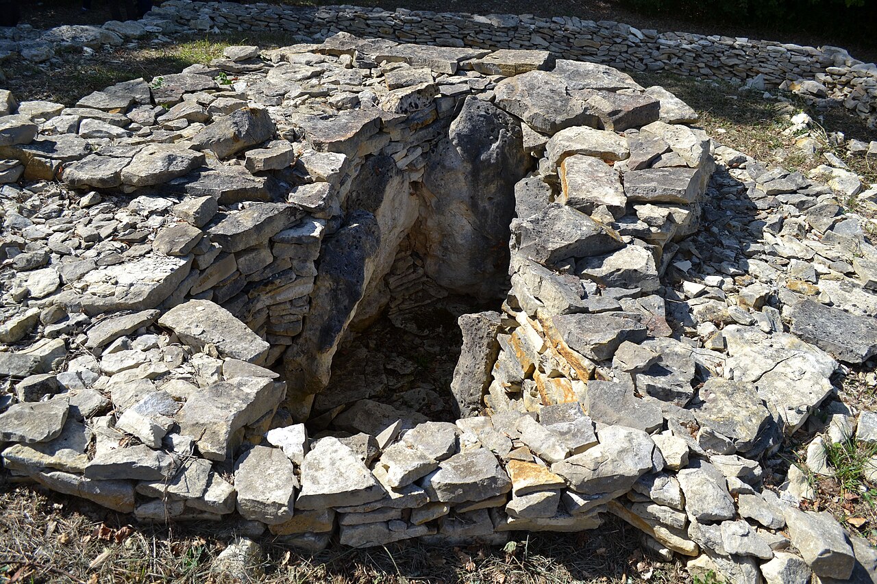 Tumulus de Pairé à Prissé-la-Charrière