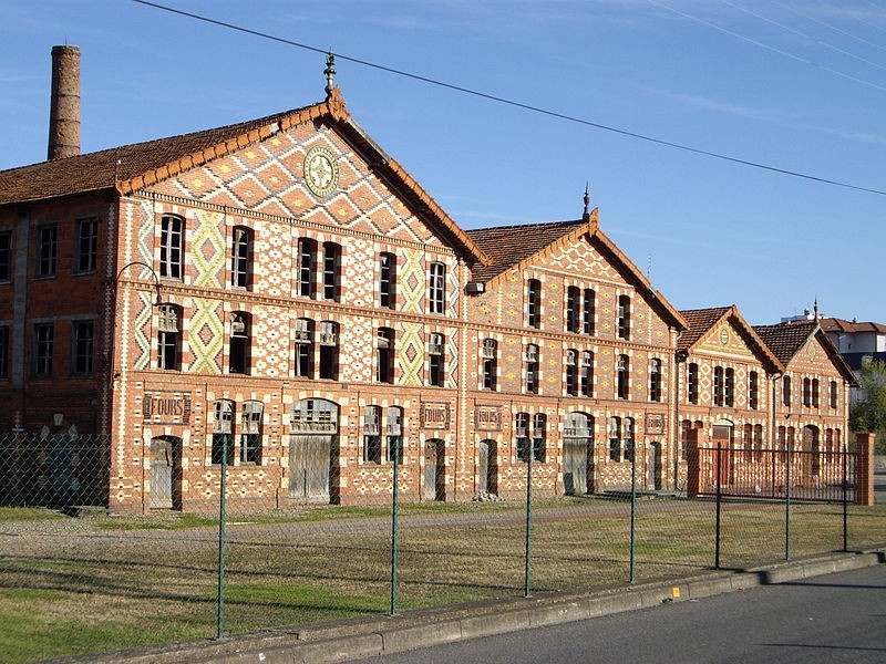 Photo de Usine blanche et usine rouge Oustau à Aureilhan