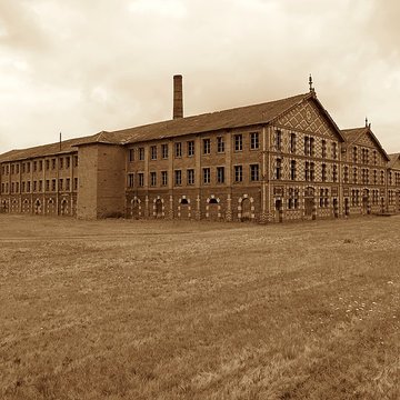 usine blanche et usine rouge oustau a aureilhan