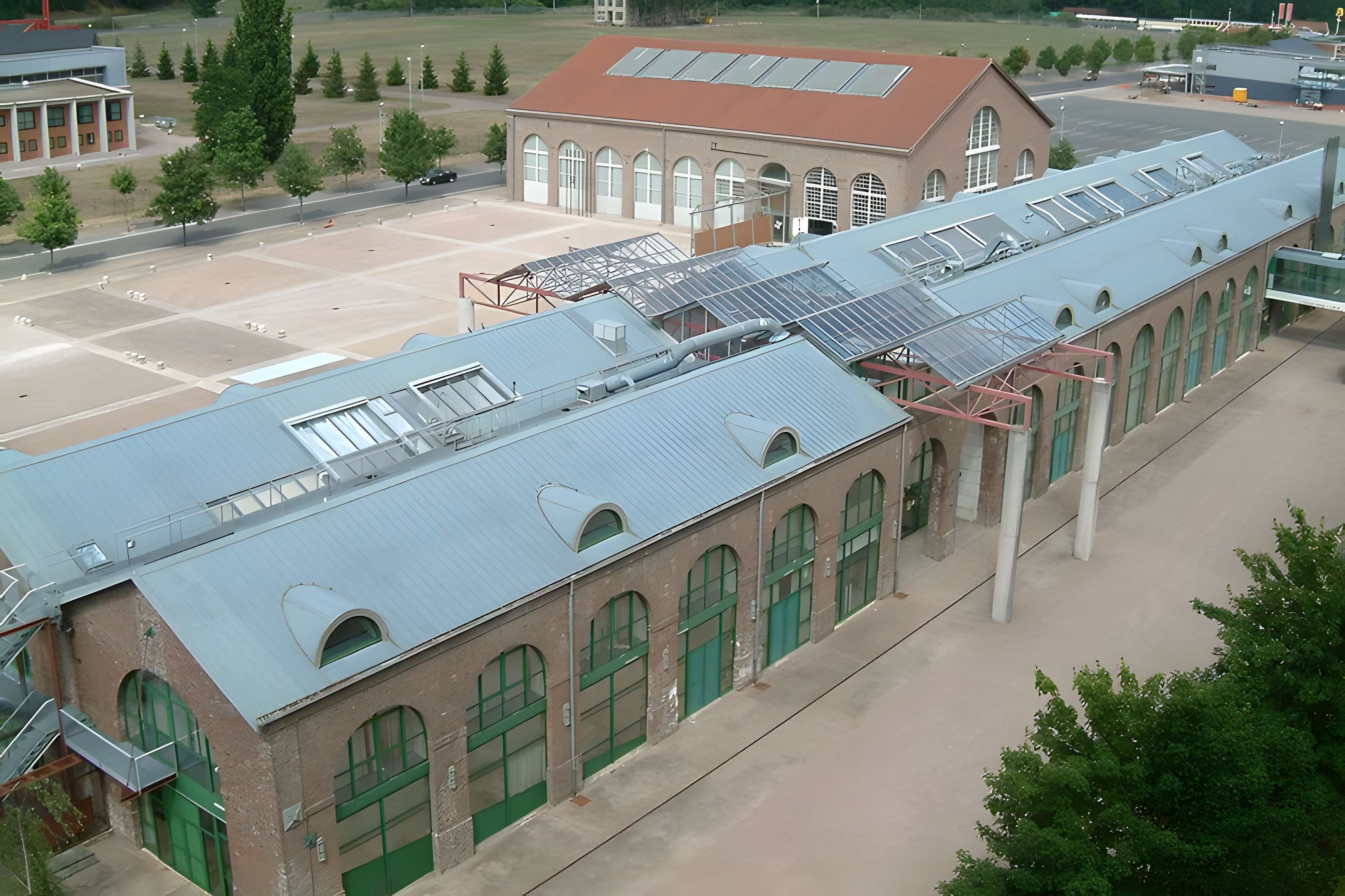 Usines Schneider  , ou ancienne halle aux grues et aux machines