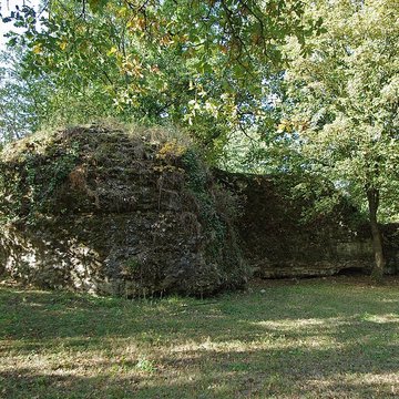 Vestiges du castellum romain de Larçay