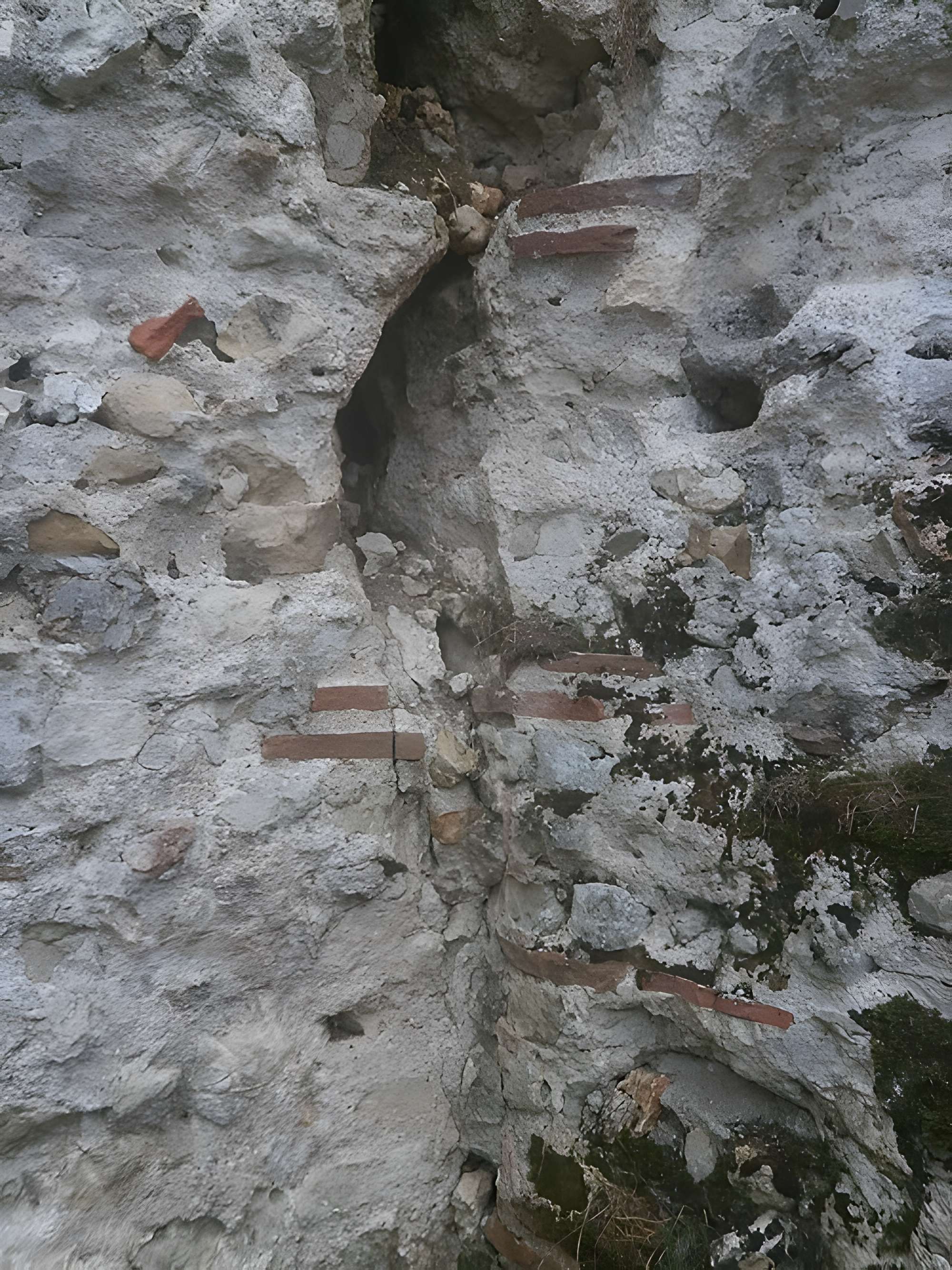Vestiges du castellum romain de Larçay