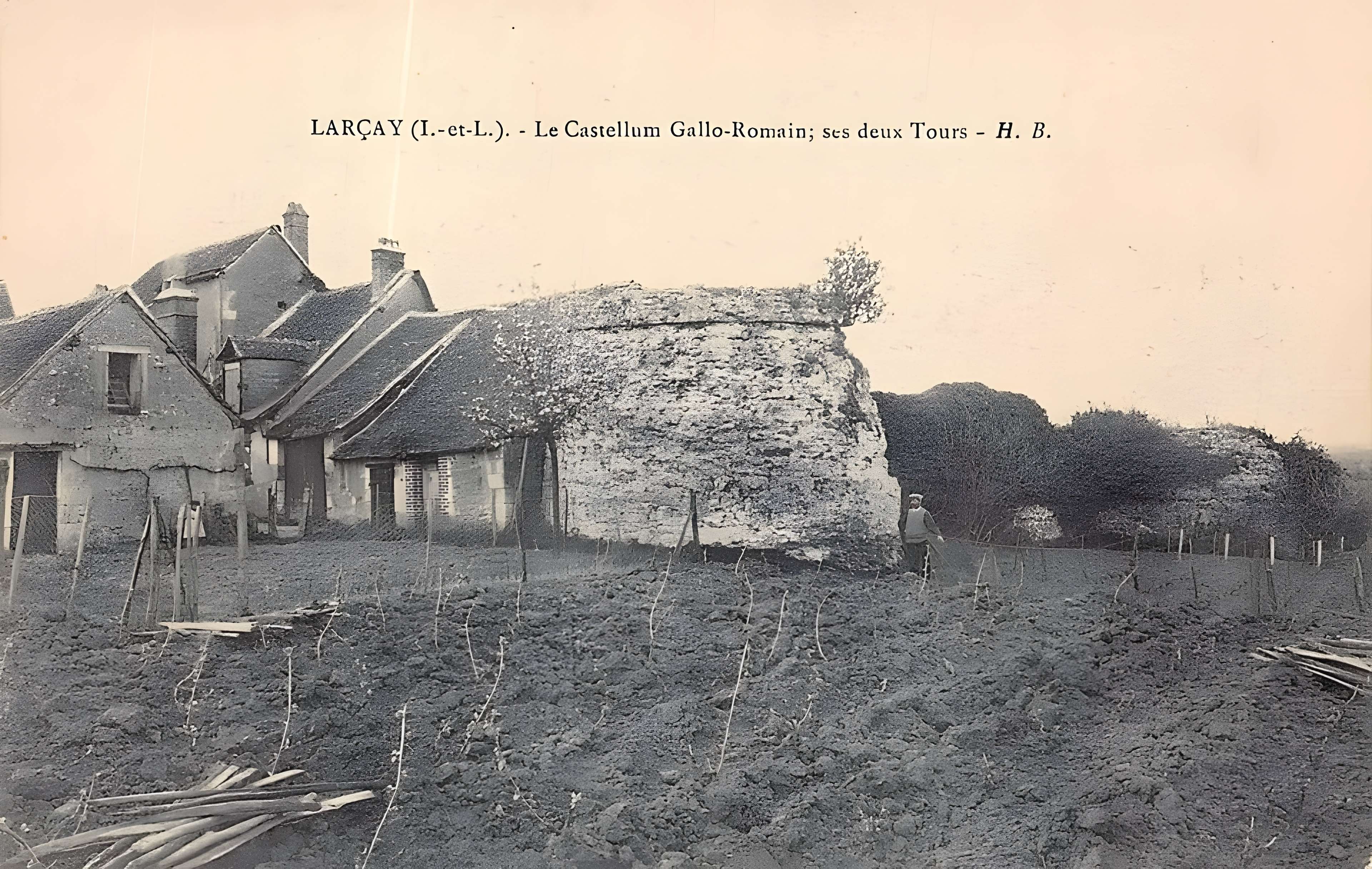 Vestiges du castellum romain de Larçay