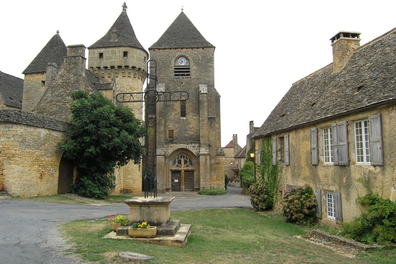 Vieux château de Saint-Geniès