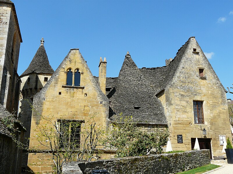 Vieux château de Saint-Geniès
