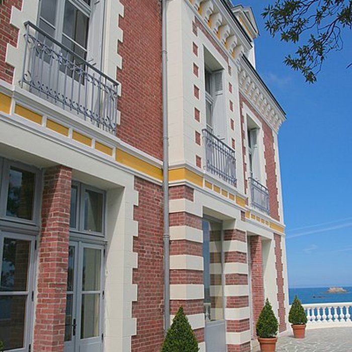Photo de Villa Les Roches Brunes à Dinard