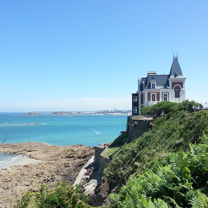 Photo de Villa Les Roches Brunes à Dinard
