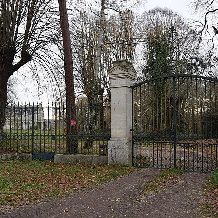 Photo de Château de la Madeleine à Pressagny-lOrgueilleux