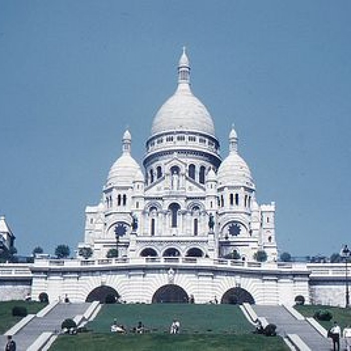 Photo de Basilique du Sacré-Coeur, ses annexes et le square Louise-Michel