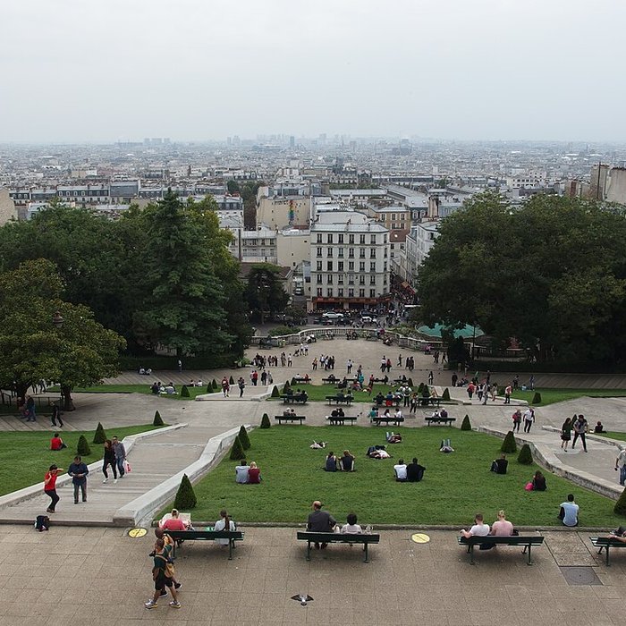 Photo de Basilique du Sacré-Coeur, ses annexes et le square Louise-Michel