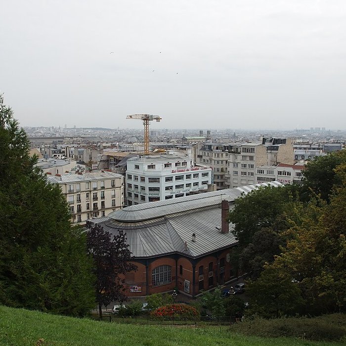 Photo de Basilique du Sacré-Coeur, ses annexes et le square Louise-Michel