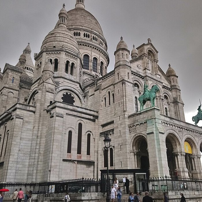 Photo de Basilique du Sacré-Coeur, ses annexes et le square Louise-Michel