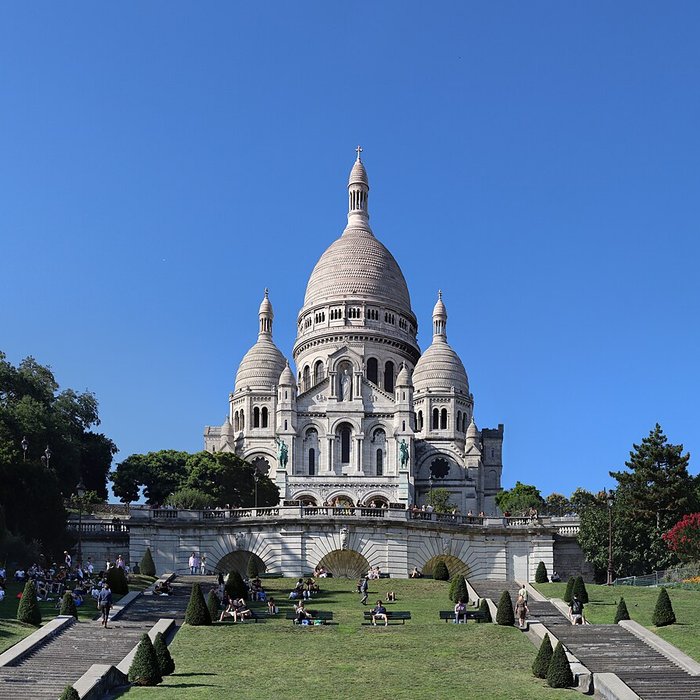 Photo de Basilique du Sacré-Coeur, ses annexes et le square Louise-Michel