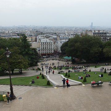 Basilique du Sacré-Coeur, ses annexes et le square Louise-Michel