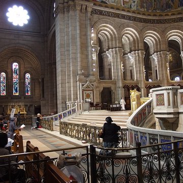 Basilique du Sacré-Coeur, ses annexes et le square Louise-Michel