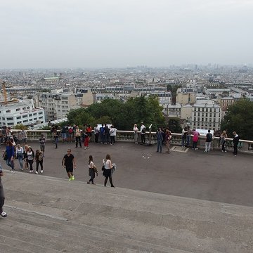 Basilique du Sacré-Coeur, ses annexes et le square Louise-Michel