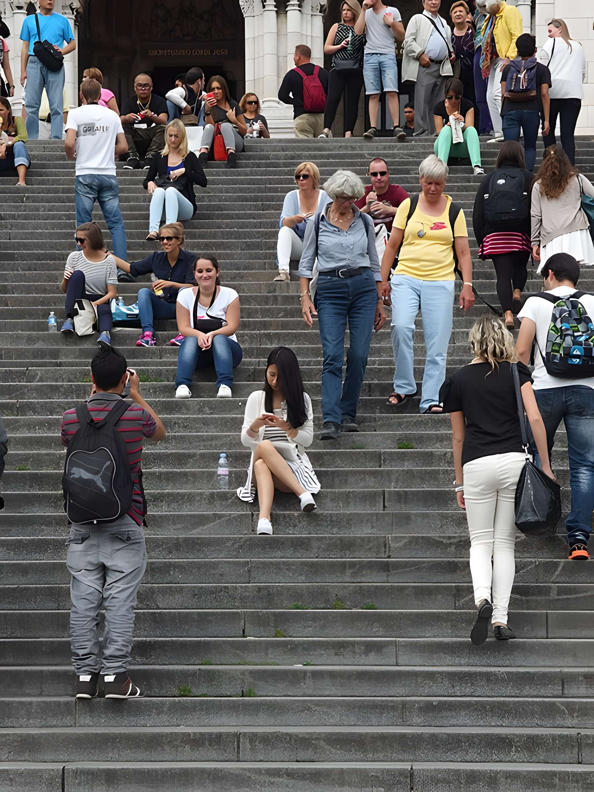 Basilique du Sacré-Coeur, ses annexes et le square Louise-Michel