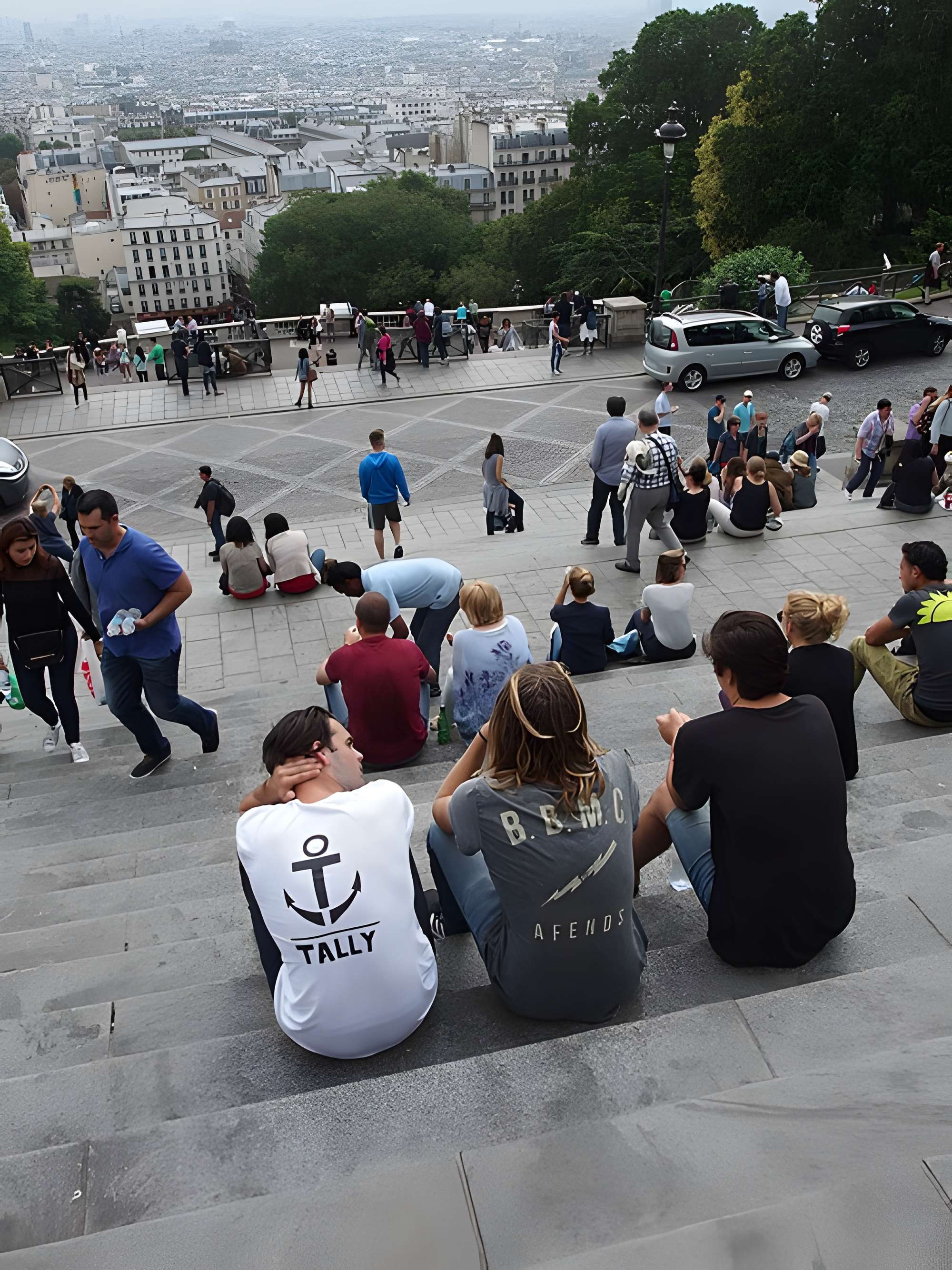 Basilique du Sacré-Coeur, ses annexes et le square Louise-Michel